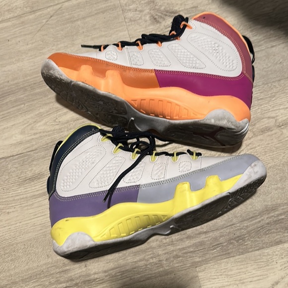 Women's Jordan's - Picture 5 of 5